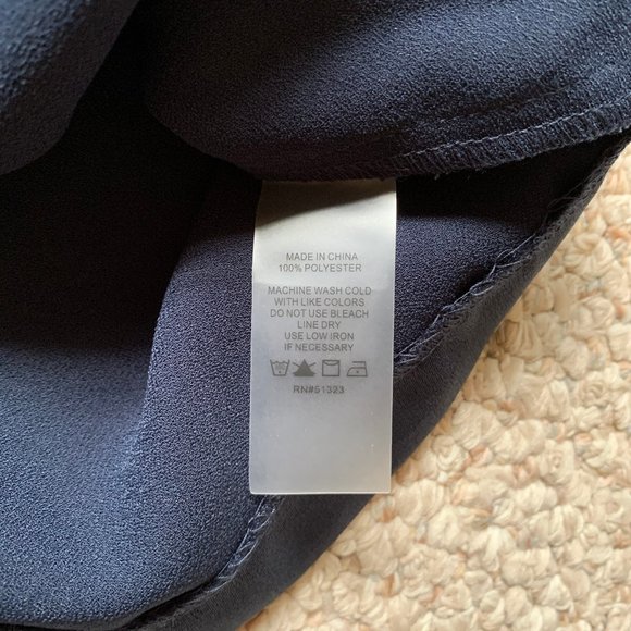 VINCE CAMUTO - Flutter Cuff Blouse - NEW, No Tags - Picture 11 of 11